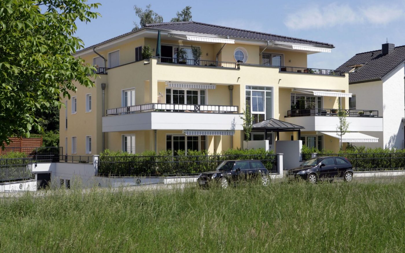 Roof, balcony, window, door, cars, garage / Koramic Alegra 8, platingrau