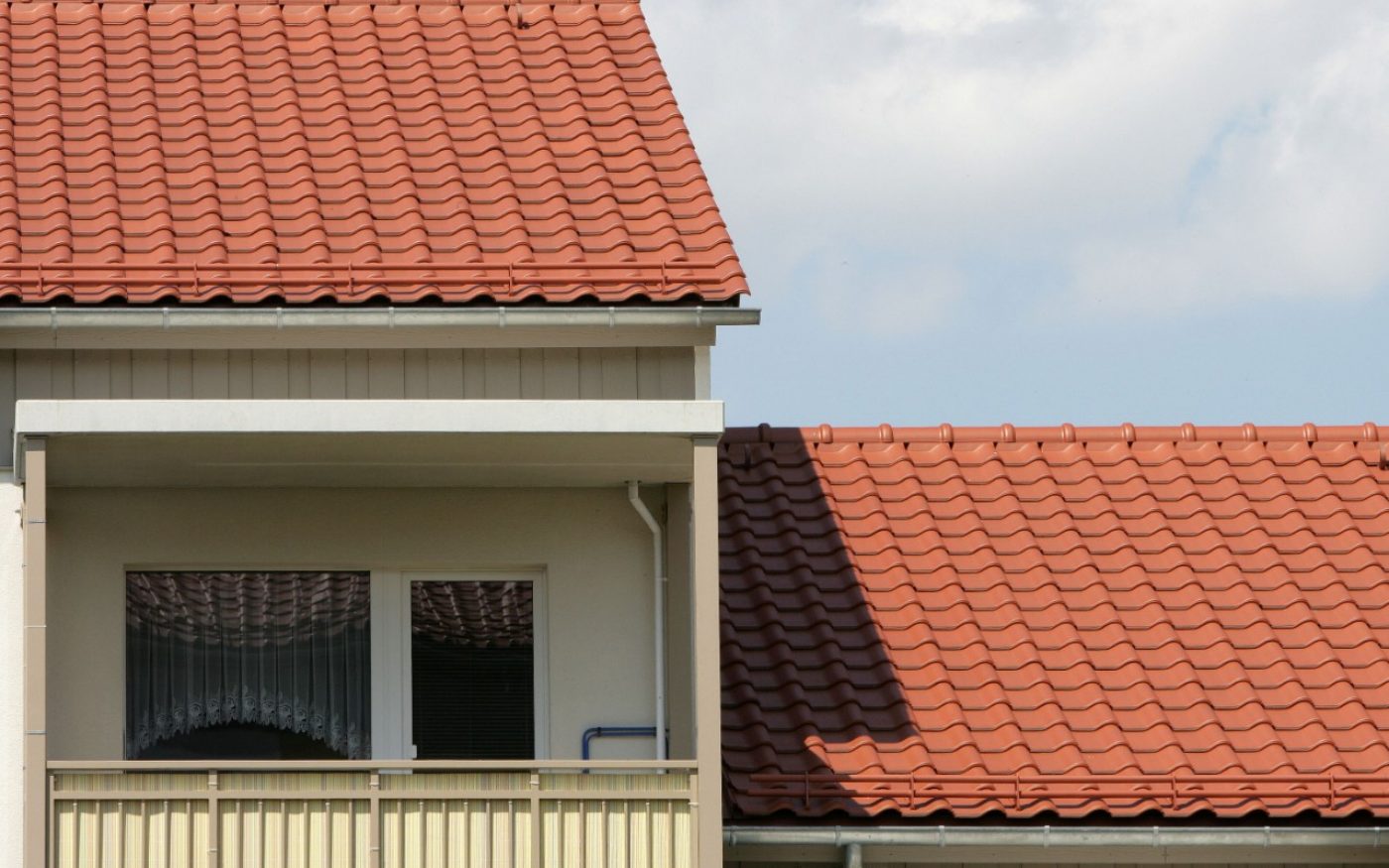 Close view of the roof including the balcony Alegra 8, naturrot