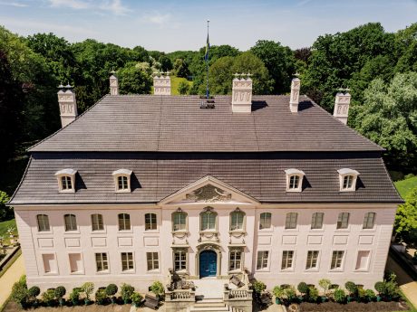 Creaton Kera Biber anthrazit matt durchgefärbt Schloss Branitz