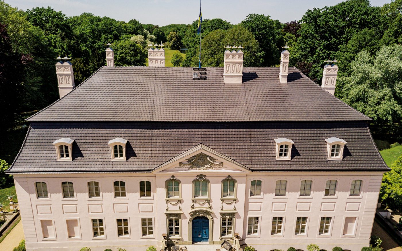 Creaton Kera Biber anthrazit matt durchgefärbt Schloss Branitz