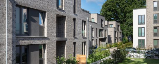 TCHOBAN VOSS Architekten, Baufelder A + B + C,, Nachhaltigkeit , Mobilitätskonzept,  Begrünungskonzept, Wasserstrichziegel, beige-grau nuanciert, LimeLine 430 DF