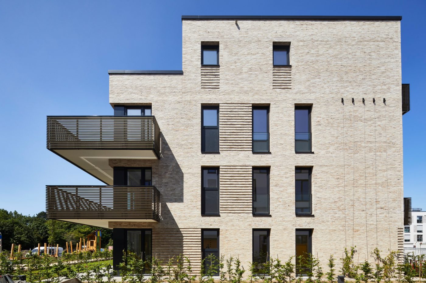 hda HENRIK DIEMANN ARCHITEKTEN, Baufelder H + F + K, Nachhaltigkeit , Mobilitätskonzept,  Begrünungskonzept, Wasserstrichziegel, weiß-grau geschlämmt, LimeLine 415 DF