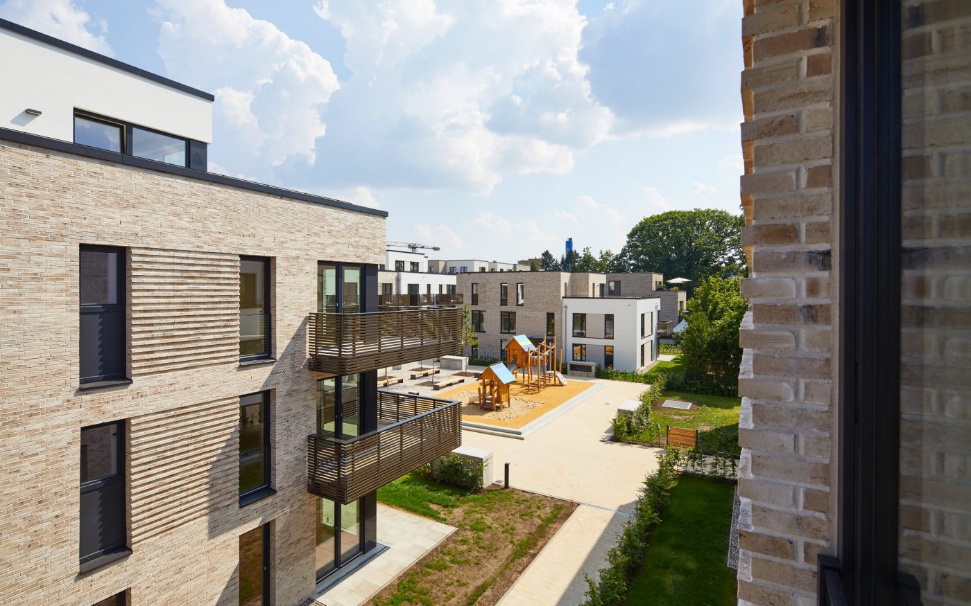 hda HENRIK DIEMANN ARCHITEKTEN, Baufelder H + F + K, Nachhaltigkeit , Mobilitätskonzept,  Begrünungskonzept, Wasserstrichziegel, weiß-grau geschlämmt, LimeLine 415 DF