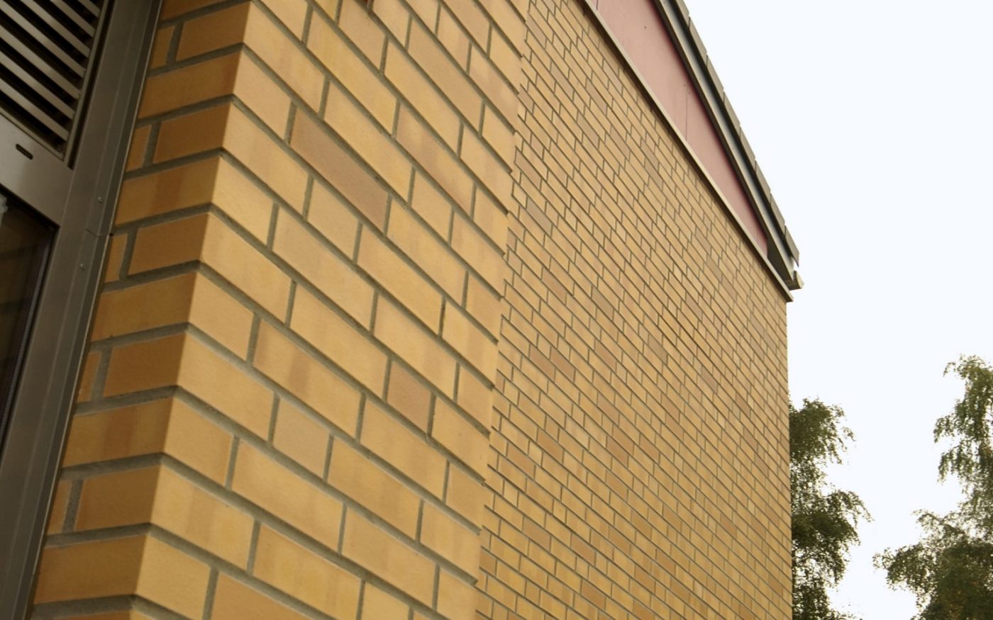 Close-up, facade, roof, column, Havelland, naturgelb geflammt, glatt, Lüneburg, rotbraun nuanciert, glatt