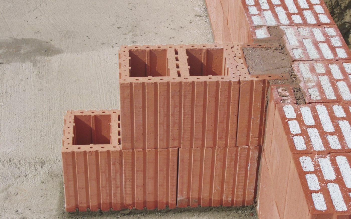 Close-up, construction, clay bricks / Poroton S10-42,5-P