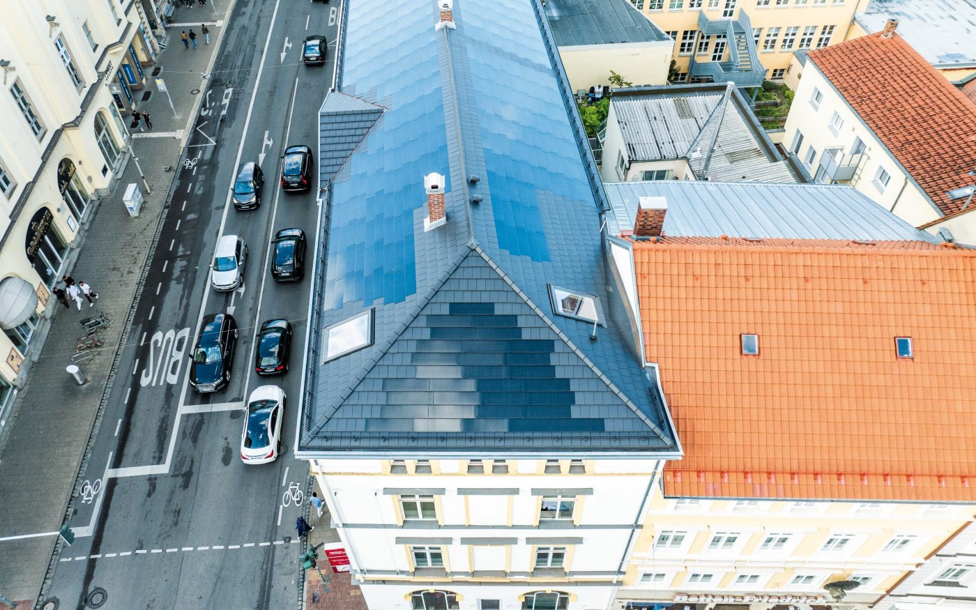 Gewerbegebäude Bamberg - Wevolt X-Tile mit Koramic Actua 10 mattschwarz