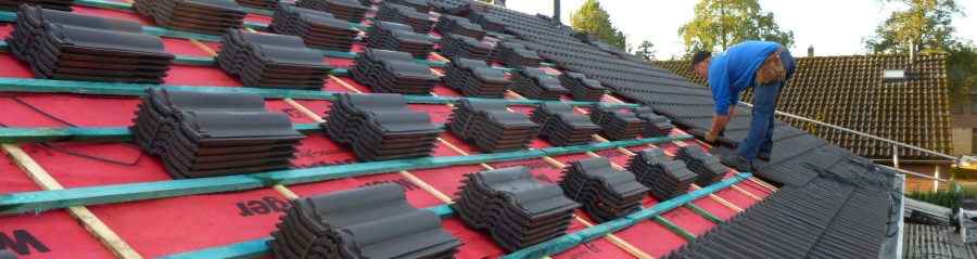 Koramic roof accessories: underroof foil project Well. Three kinds: Premium 2S, Classic Super 2S with dubble sticking strip and Classic. Non-ceramic products:  top-and cornertwill finish, underroof foil, pan hooks, connections, confirmation roof tiles, roofend finish and Koraflex Plus. Non-ceramic products for a technical and aesthetic finish. Rainproof and ventilation possible. Technically and aesthetically pleasing roof finish at support details, cutting lines and vents.