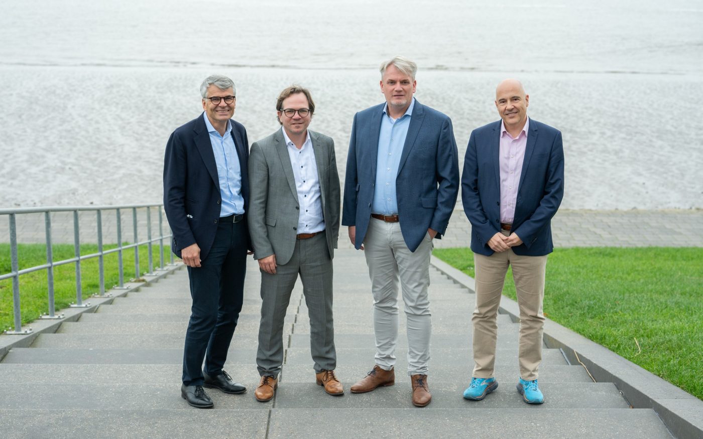 Erfolgreiche Übergabe (v. l. n. r.): Sebastian Dresse, Reinhard Schwabe, Jörg Boldt und Harald Schwarzmayr.
