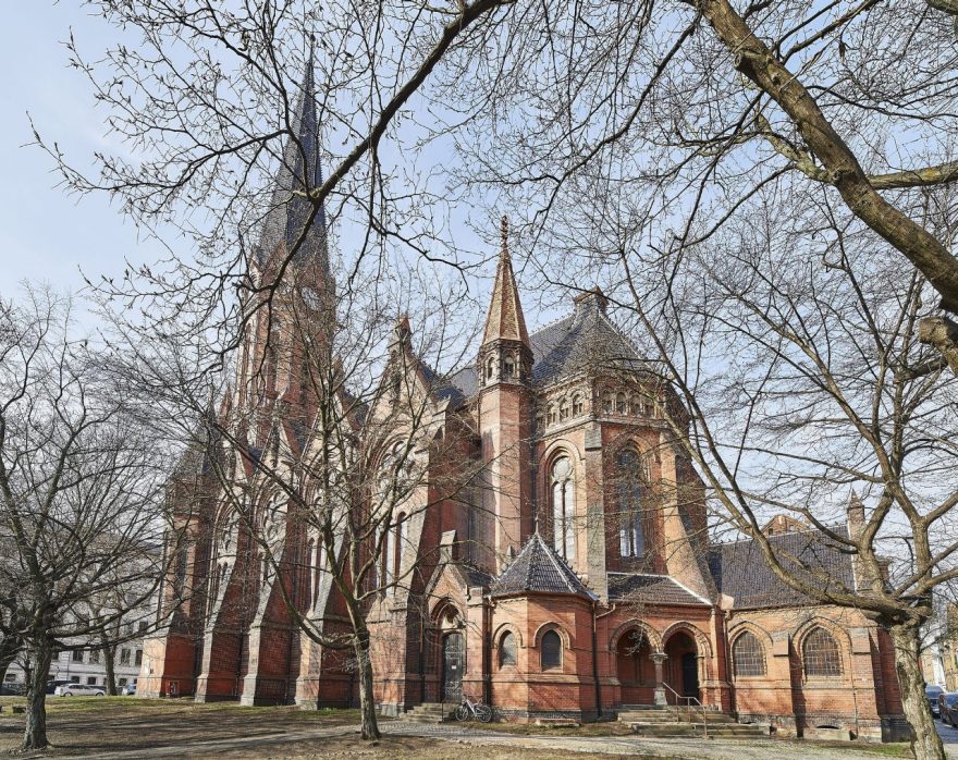church, trees, old building, general view / Koramic Tradi 15, altschwarz