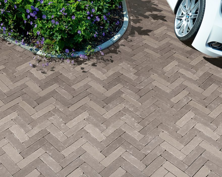 paver, penter, paving stone, plants, car, lotis getrommelt, 28870 Fischerhude, Landstr. 30, house entrance, front yard, garage court, garage, garagenhof