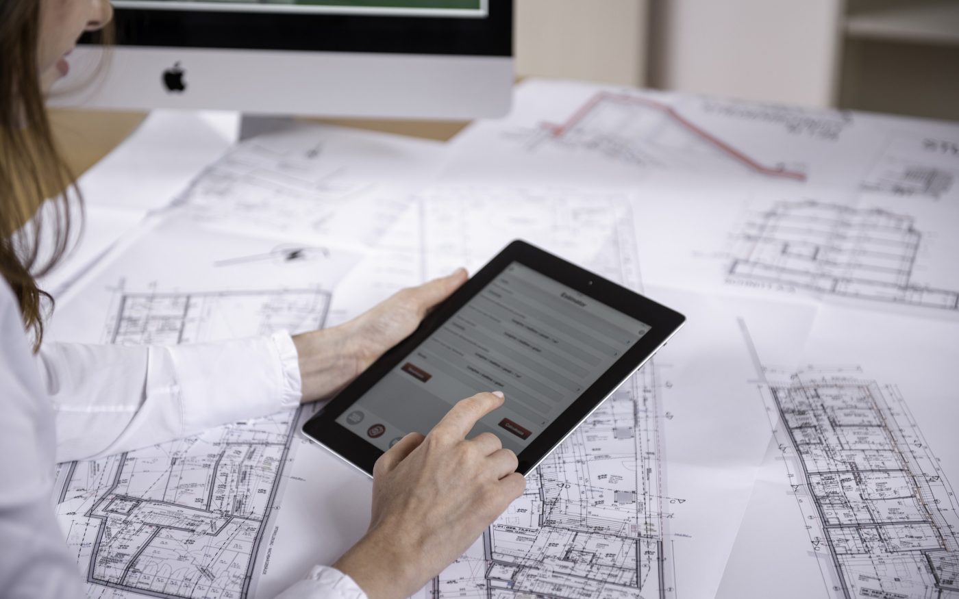 Das Beratungsteam von Wienerberger unterstützt Architekten und Planer bei der Konzeption und Umsetzung von Bauprojekten. Das Angebot reicht von bautechnischen Berechnungen und Planungsleistungen bis hin zu digitalen Tools.