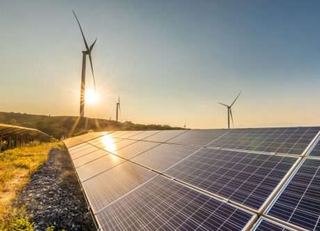 Solarenergie- und Windkraftanlagen