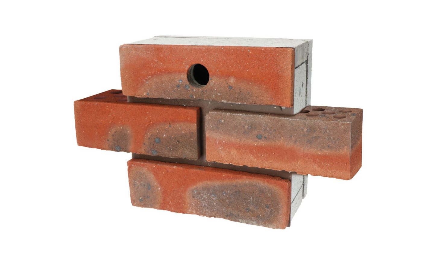 Nistkästen für Mausersegler (2) und Höhlenbrüter (3) bestehen aus Faserbeton, beklebt mit gesägten Halbsteinen oder geschnittenen Riemchen.