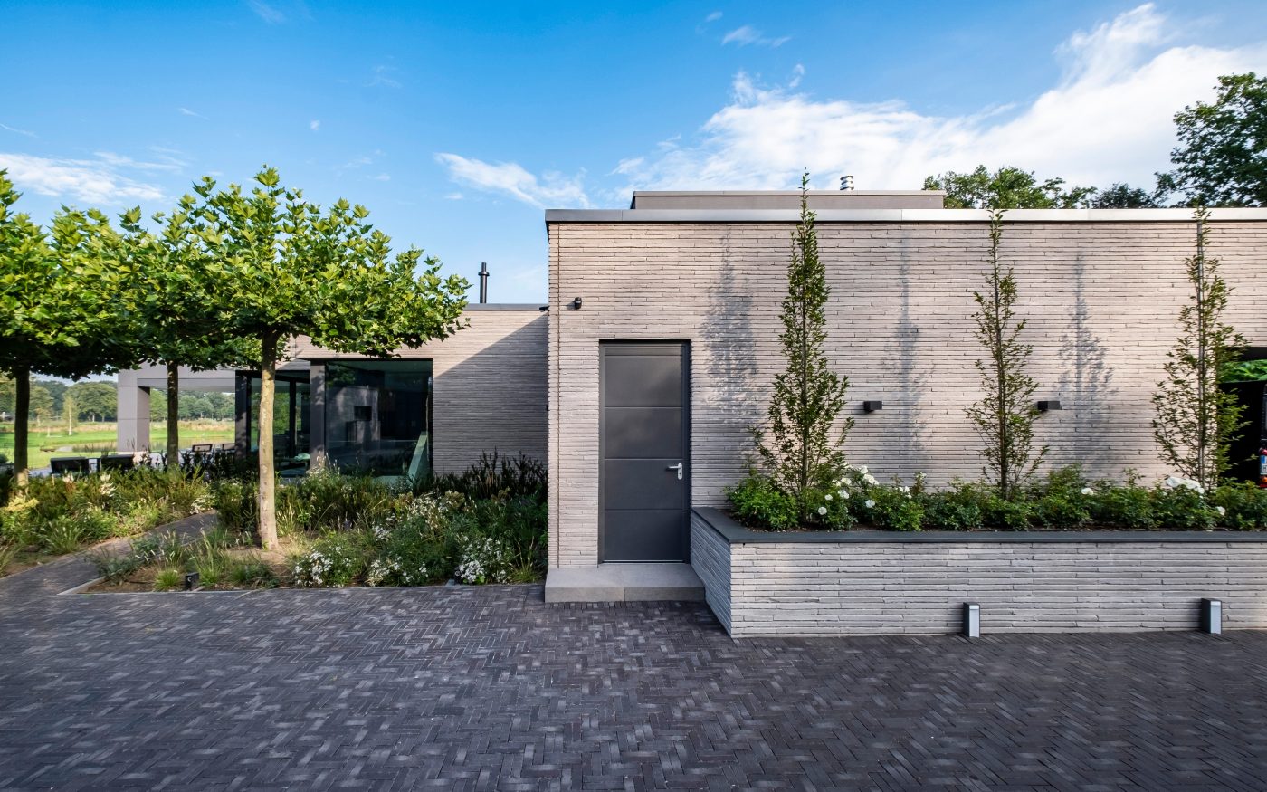 Single Family House, Terca  Polaris, Penter Eros getrommelt, Poroton Plan-T-18, mit Poolhaus