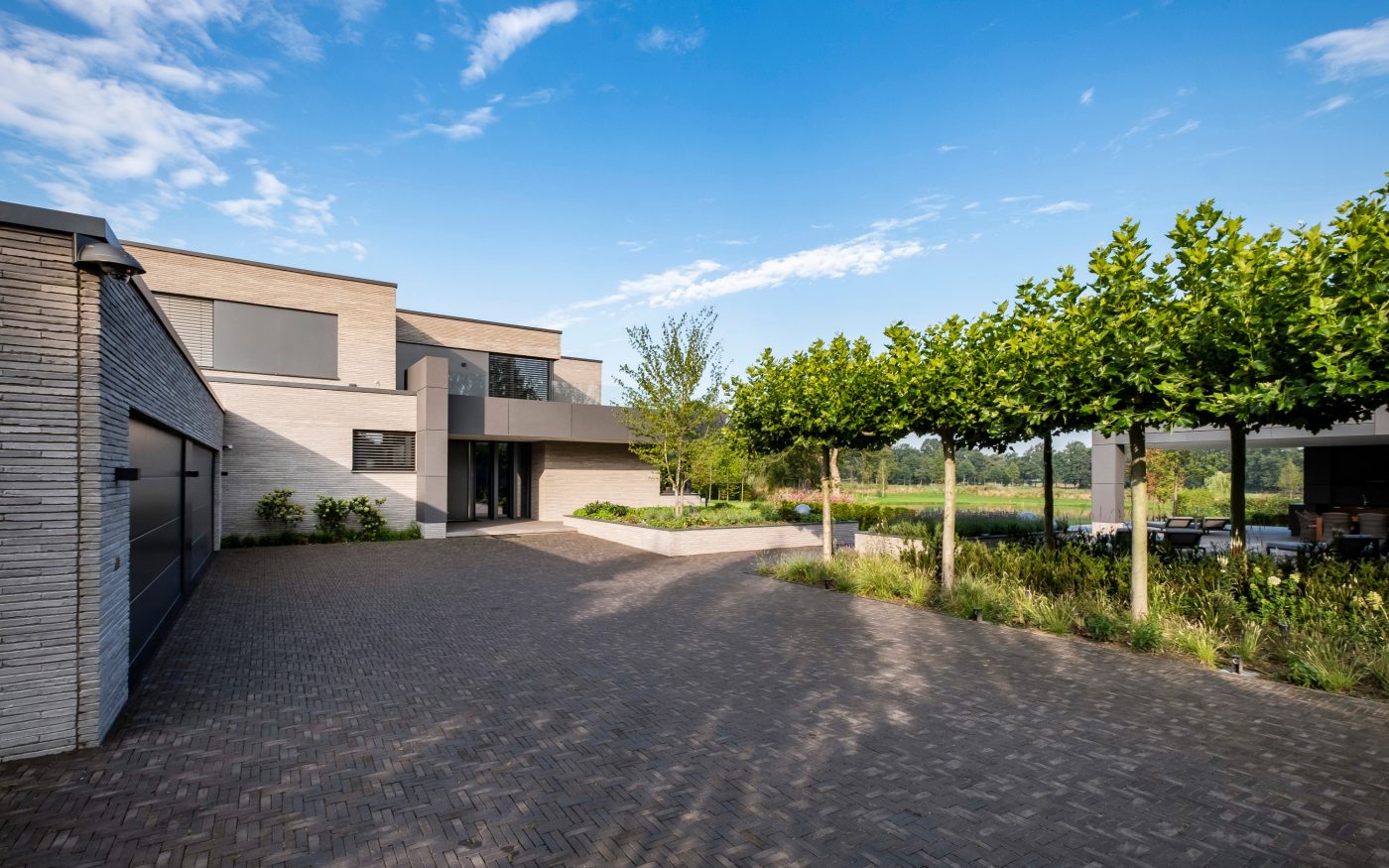 Single Family House, Terca  Polaris, Penter Eros getrommelt, Poroton Plan-T-18, mit Poolhaus