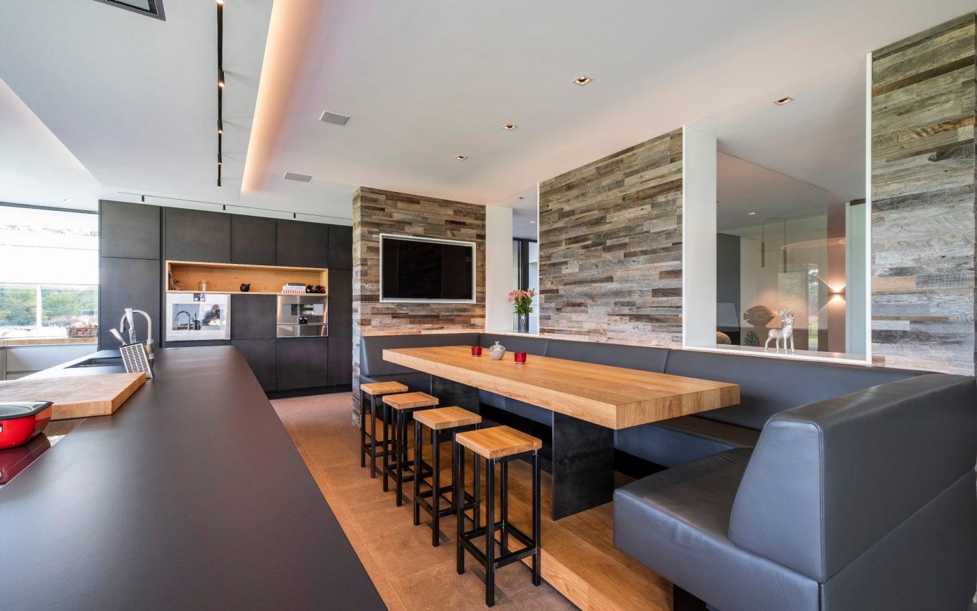 Single Family House, Terca  Polaris, Penter Eros getrommelt, Poroton Plan-T-18, mit Poolhaus