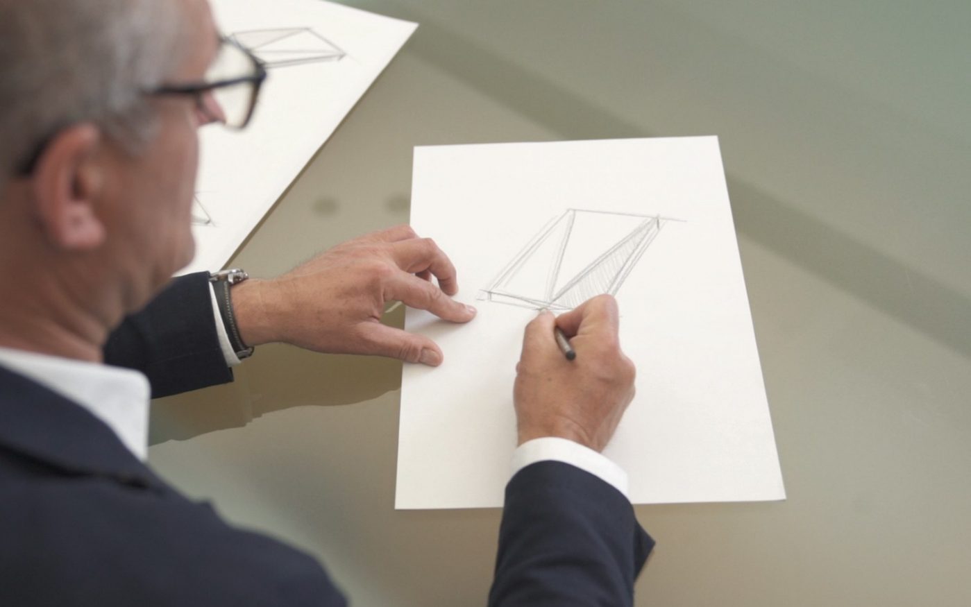 Der neue Designdachziegel Koramic V11 von Wienerberger wurde in Zusammenarbeit mit dem renommierten Studio F. A. Porsche entwickelt.